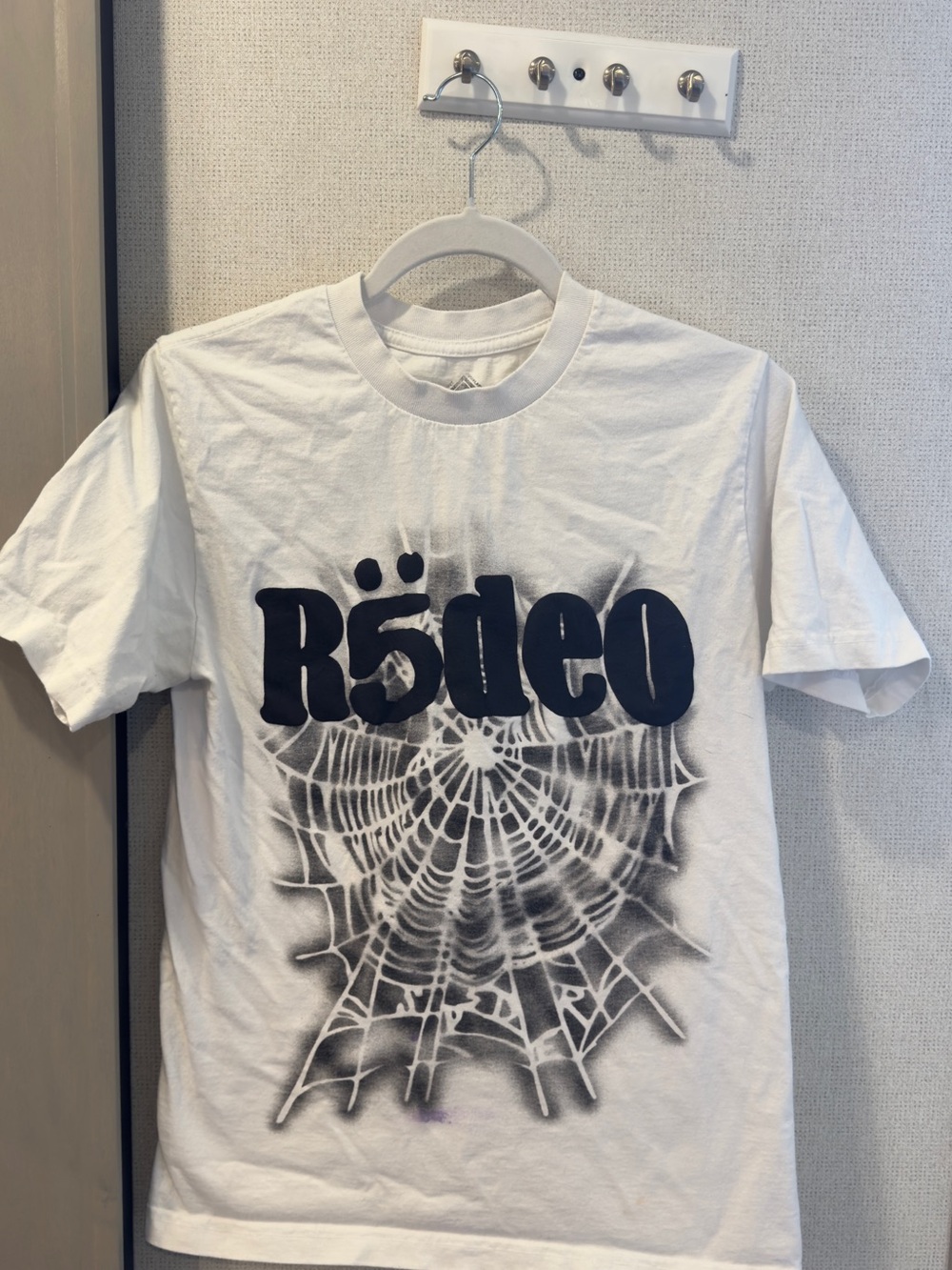 SP5DER X RODEO Collab White Short-Sleeve Graphic Tee with Black Print